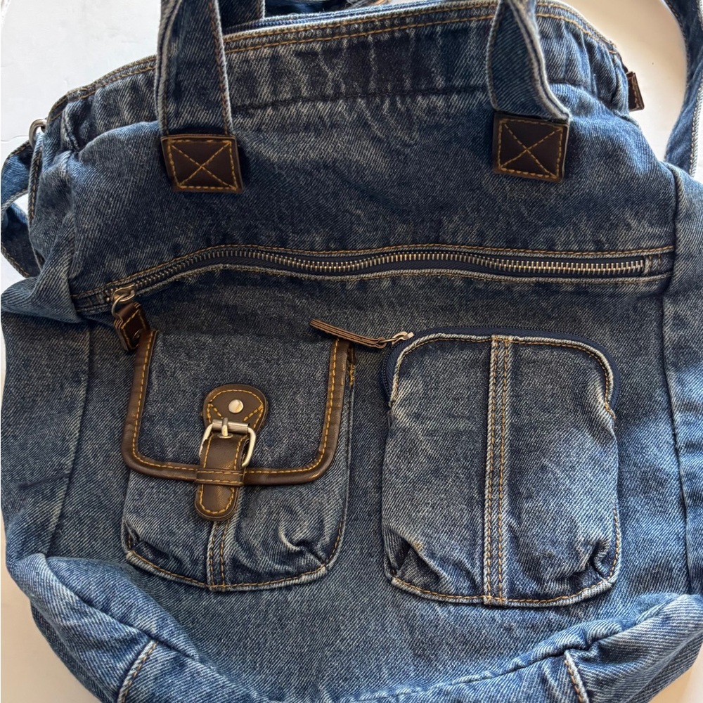 BLUE JEAN TOTE / HANDBAG
HANDLES AND CROSSBODY STRAP 
FUN AND FABULOUS CHIC TOO - Picture 4 of 10